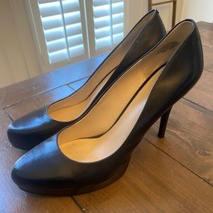 Gorgeous Nine West leather heels size 9.5